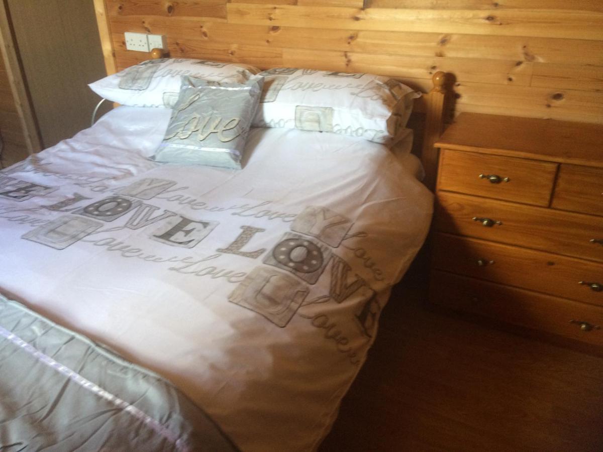 Log House Hideaway Villa Johnswell Buitenkant foto
